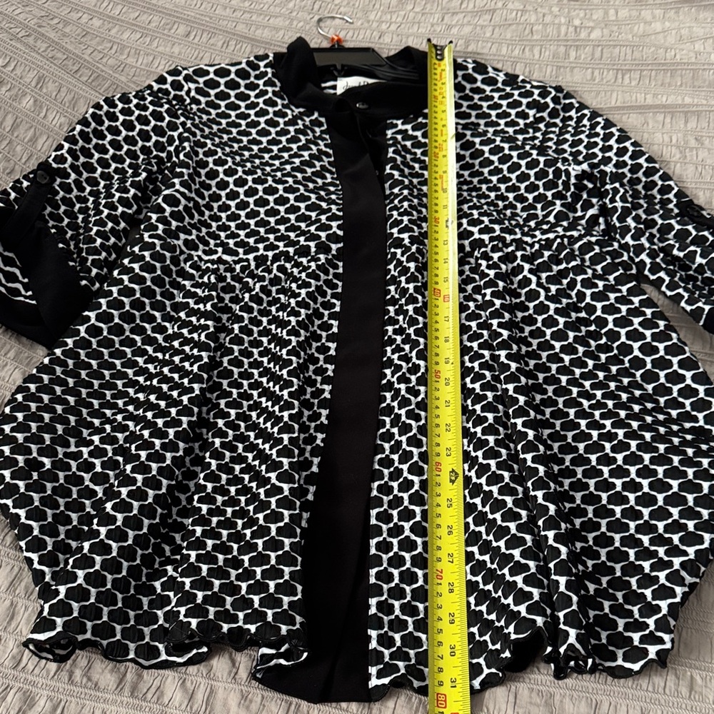 Joseph Ribkoff Monochrome Patterned Blazer - Picture 2 of 8